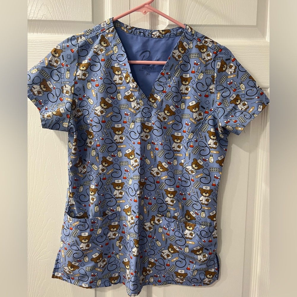 XS Maeven Scrub top